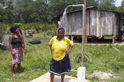A refreshing bath - Guachal - EsmeraldasSolar powered water pumping system
